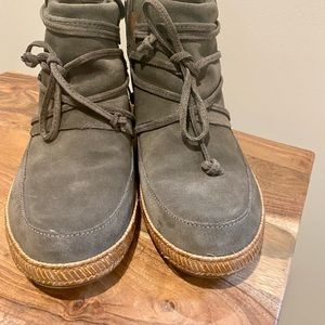 UGG Women’s Reid Moccasin Booties in Slate Suede